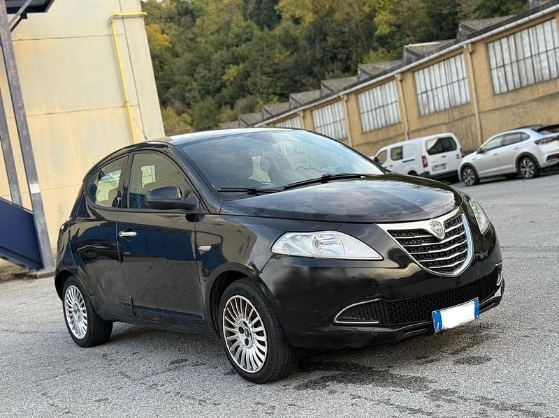 Argento Usata 2013 Lancia Ypsilon Due volumi | 3700 € (Super prezzo) - Immagine 1/4