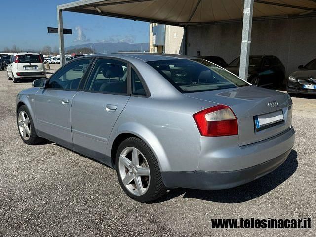 Begagnad Audi A4 131 HK (96 kW) 2001 Grå Sedan