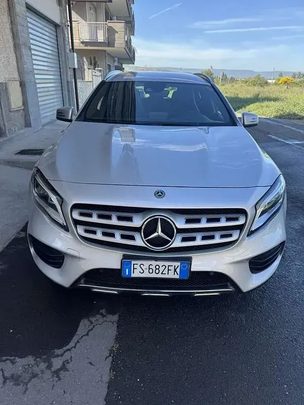 Usata Mercedes GLA220 Executive 184 CV (135 kW) 2018 Grigio SUV