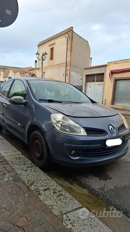 Usata Renault Clio II 65 CV (47 kW) 2003 Grigio Berlina