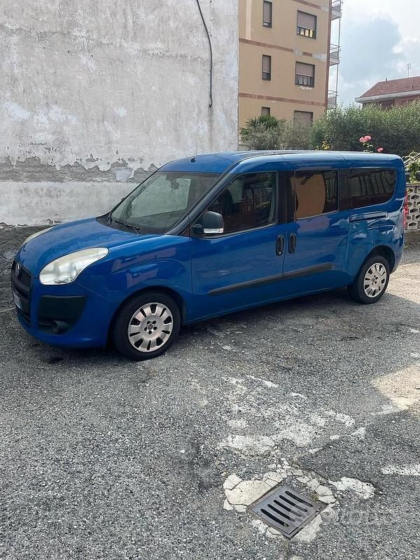 Usata Fiat Doblò 105 CV (77 kW) 2012 Blu Monovolume