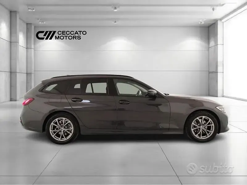 Usata BMW 320e Sport Line 190 CV (139 kW) 2021 Grigio Station wagon