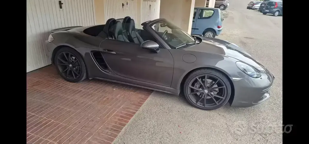 Usata Porsche 718 Boxster 300 CV (220 kW) 2018 Grigio Cabrio