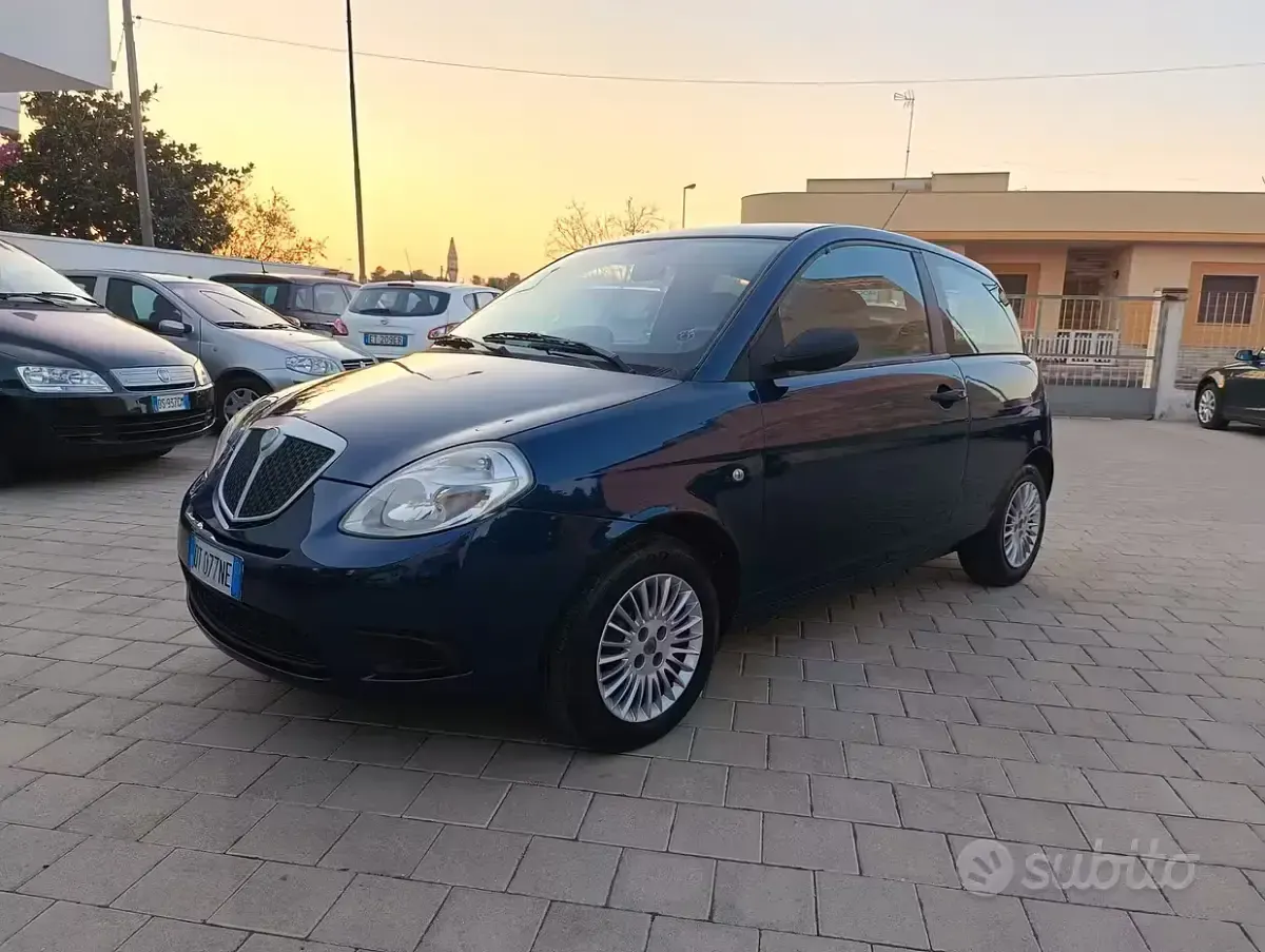 Usata Lancia Ypsilon 60 CV (44 kW) 2009 Bluazzurro Utilitaria