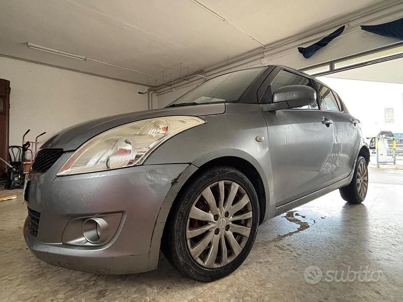 Brugt Suzuki Swift 75 HK (55 kW) 2012 Grå Hatchback