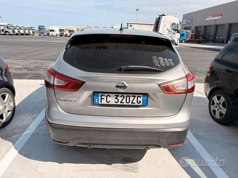 Usata Nissan Qashqai 130 CV (95 kW) 2016 Grigio SUV