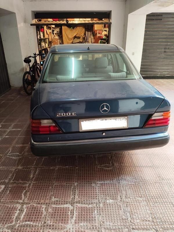 Usata Mercedes E200 1992 Blu Berlina