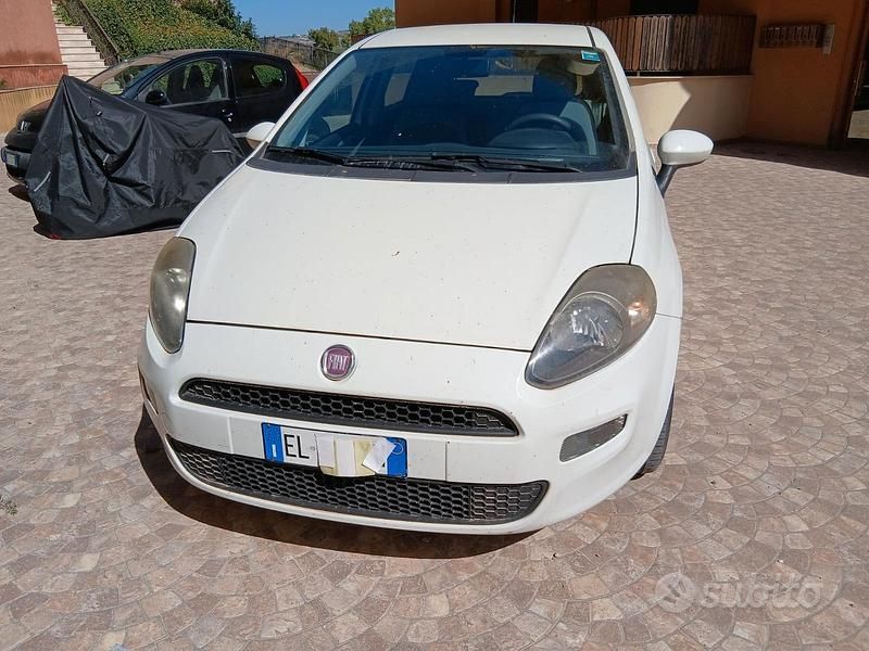 Usata Fiat Grande Punto 75 CV (55 kW) 2012 Bianco Utilitaria