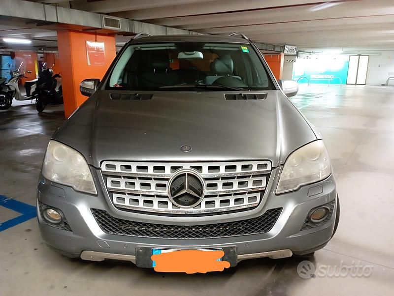 Usata Mercedes ML350 106 CV (77 kW) 2010 Grigio SUV