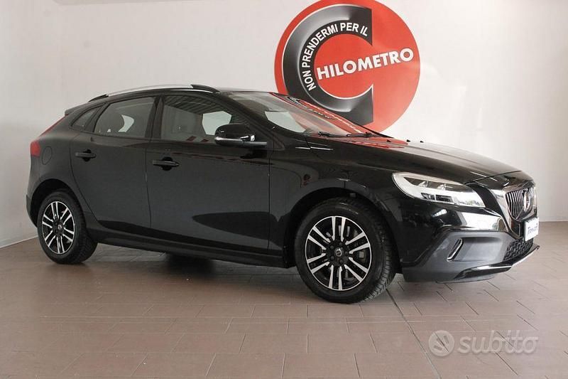 Nero Usata 2018 Volvo V40 CC Business Edition Station wagon | 13.940 € (Buon prezzo) - Immagine 1/4