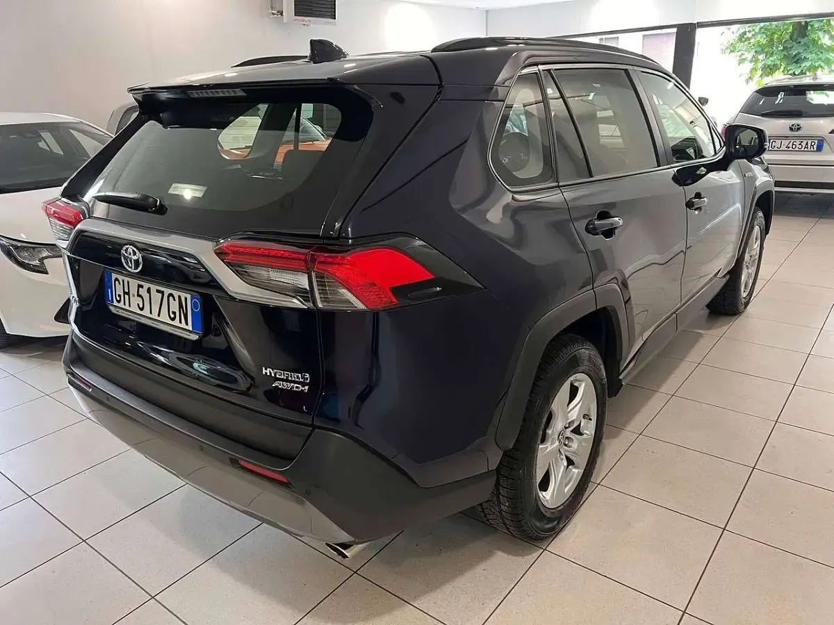 Usata Toyota RAV4 Hybrid Active 178 CV (130 kW) 2021 Blu/azzurro SUV