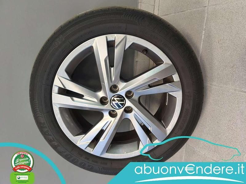 Usata VW Taigo R-line 150 CV (110 kW) 2023 Rosso SUV