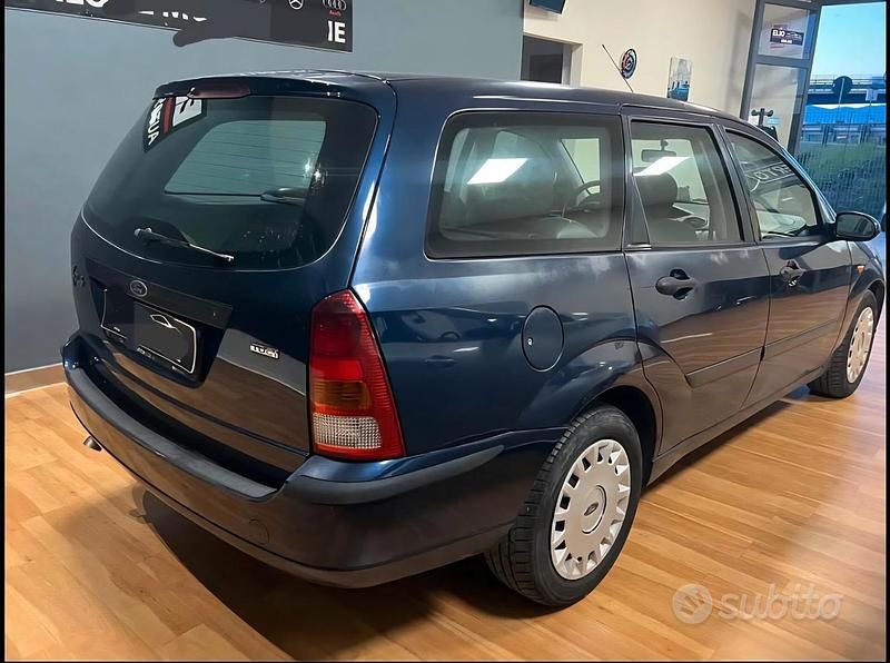 Usata Ford Focus Zetec 115 CV (84 kW) 2003 Blu Station wagon