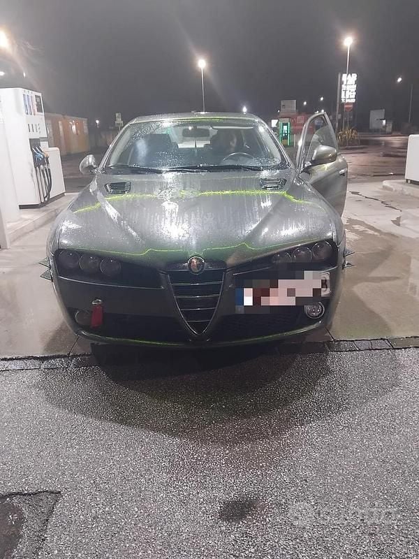 Usata Alfa Romeo 159 150 CV (110 kW) 2010 Marrone Berlina