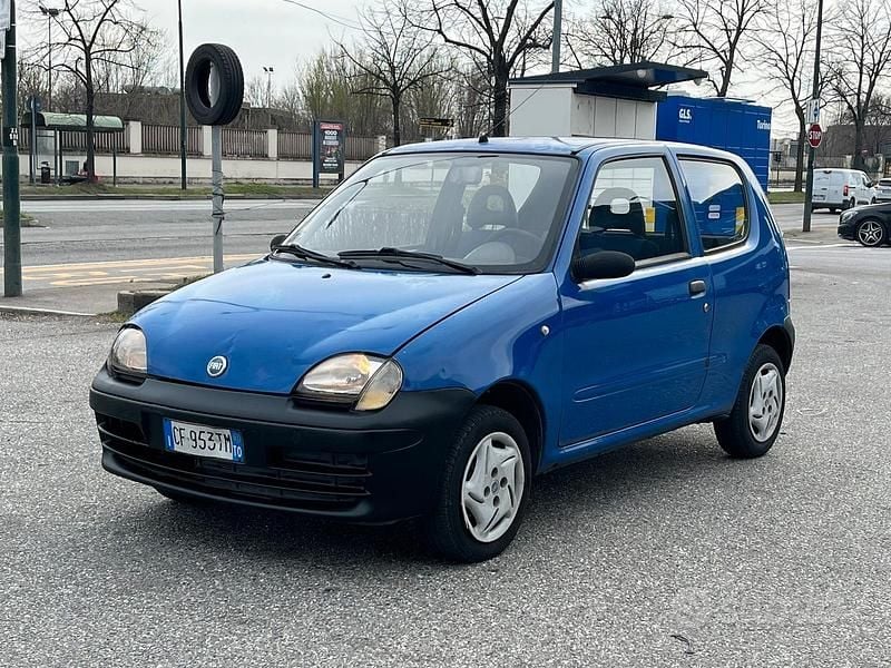 Usata Fiat 600 54 CV (39 kW) 2002 Blu Berlina