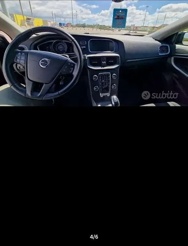 Usata Volvo V40 Business Edition 120 CV (88 kW) 2018 Berlina