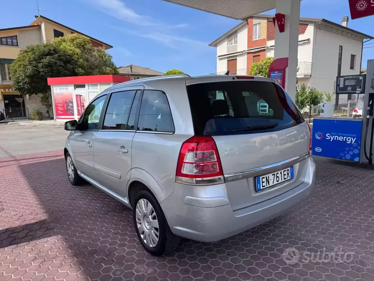 Usata Opel Zafira Tourer 150 CV (110 kW) 2012 Grigio Monovolume