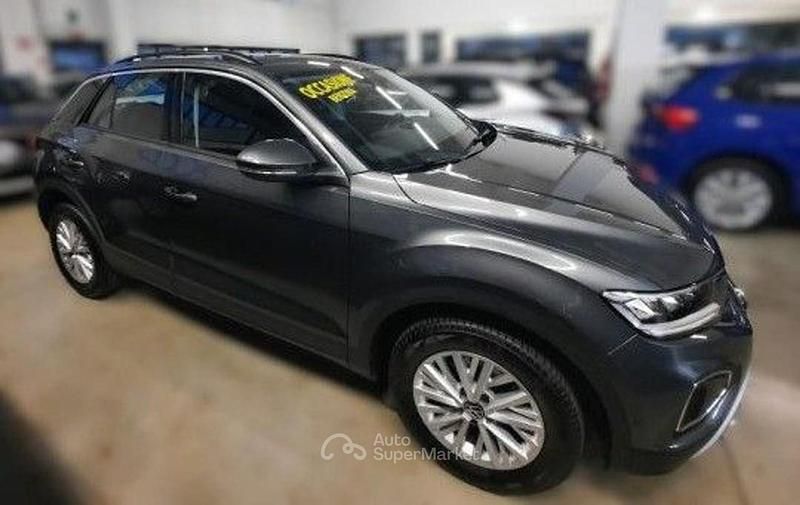 Grigio scuro Usata 2023 VW T-Roc Life SUV | 21.900 € (Buon prezzo) - Immagine 1/4
