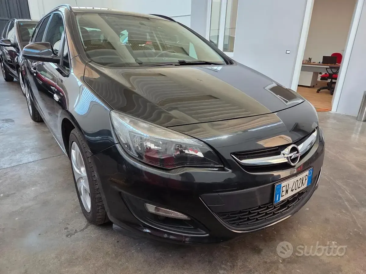Usata Opel Astra 110 CV (80 kW) 2014 Nero Station wagon