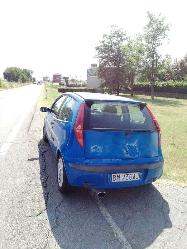 Usata 2000 Fiat Punto Tre volumi | 1000 € (Buon prezzo) - Immagine 1/2