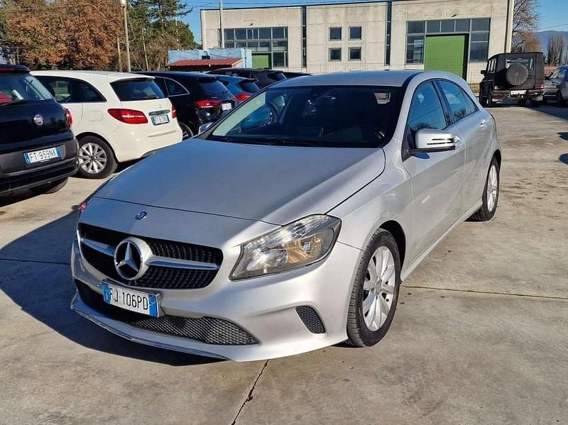 Usata Mercedes A200 Premium 136 CV (100 kW) 2017 Grigio Berlina