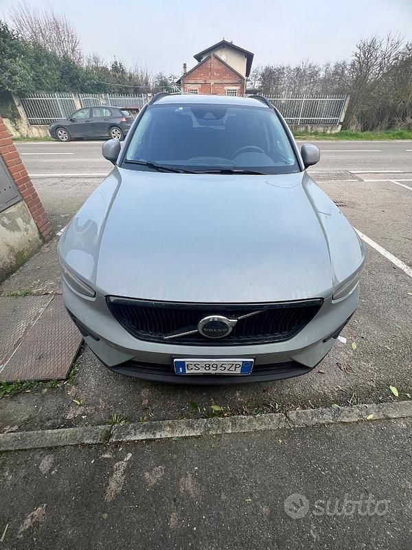 Usata Volvo XC40 129 CV (94 kW) 2024 Grigio SUV