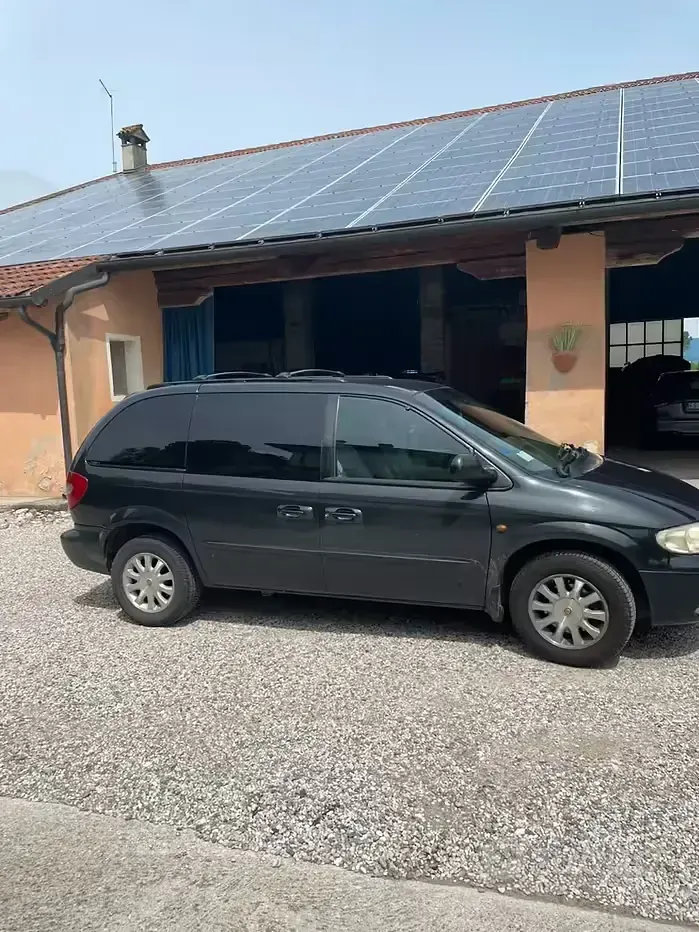 Usata Chrysler Voyager 141 CV (103 kW) 2002 Nero Monovolume
