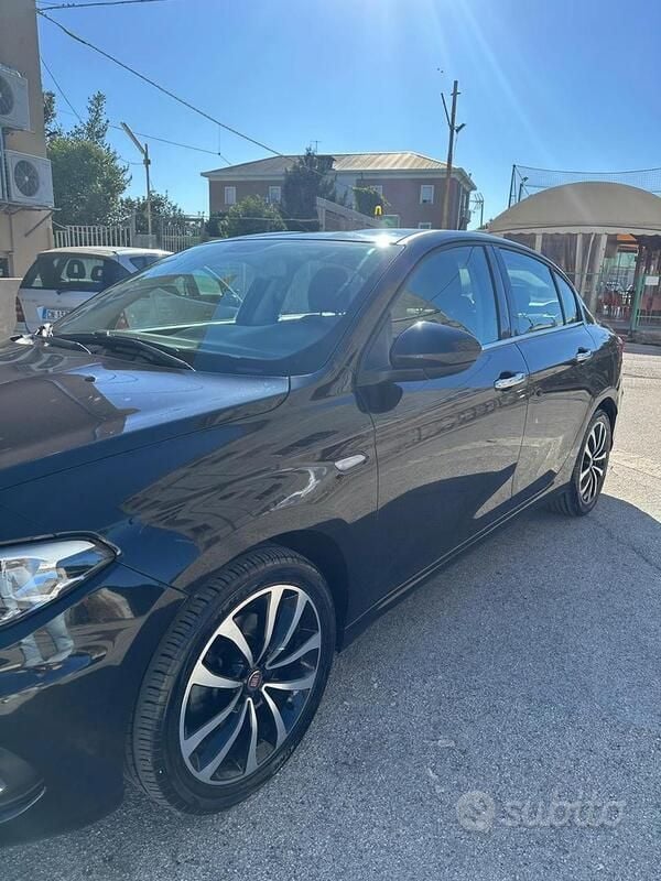 Usata Fiat Tipo Lounge 120 CV (88 kW) 2016 Nero Berlina