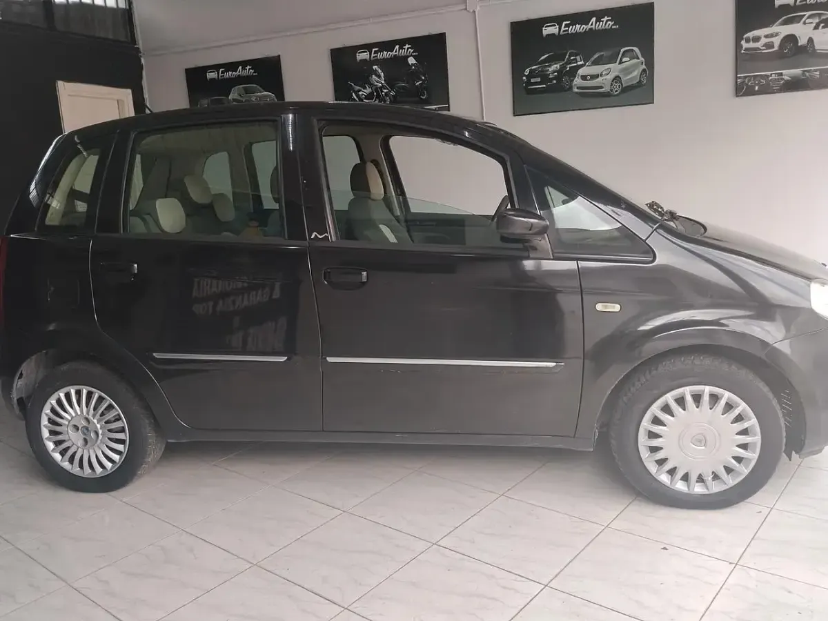 Usata Lancia Musa 90 CV (66 kW) 2007 Nero Monovolume