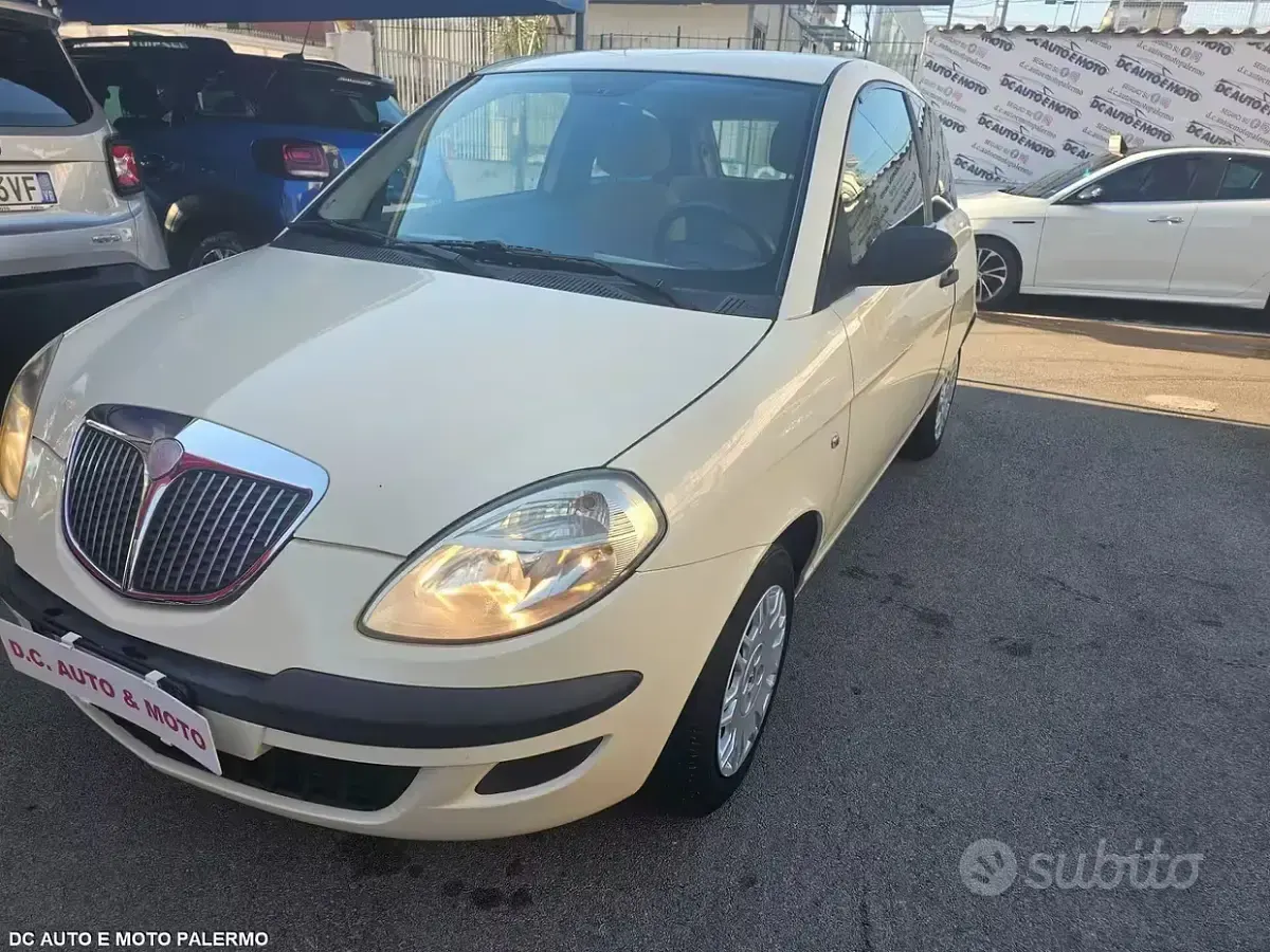 Usata Lancia Ypsilon 60 CV (44 kW) 2006 Nero Utilitaria