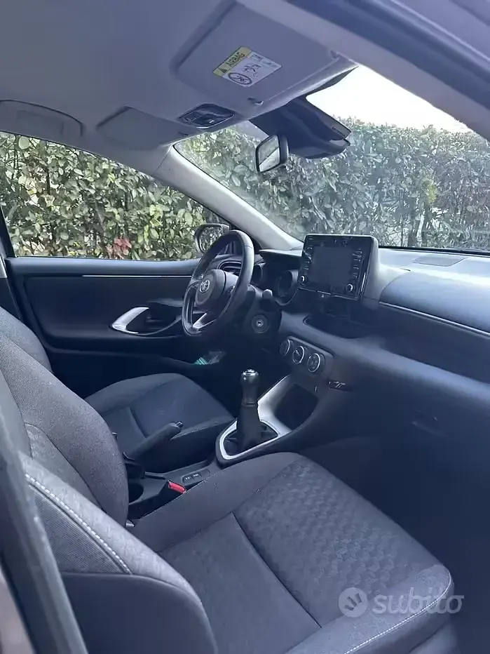 Usata Toyota Yaris Active 72 CV (52 kW) 2022 Grigio Utilitaria