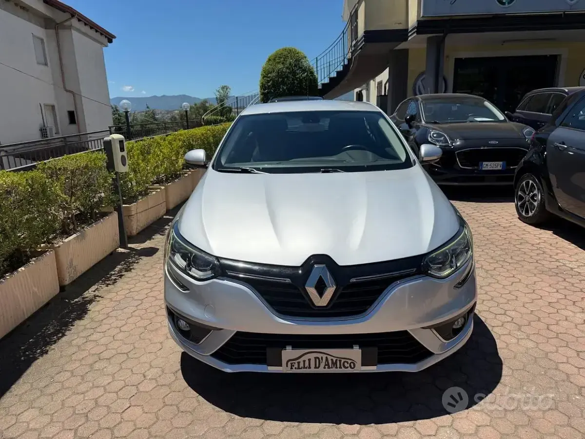Usata Renault Mégane Business 116 CV (85 kW) 2020 Grigio Berlina