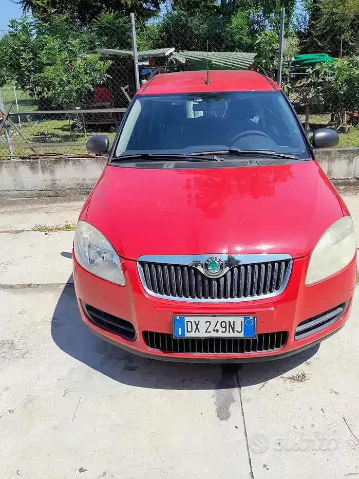 Usata Skoda Roomster 69 CV (50 kW) 2009 Rosso Monovolume