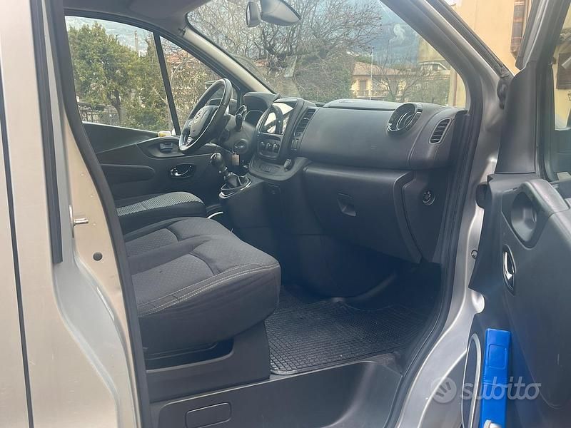 Usata Opel Vivaro 2016 Grigio Monovolume