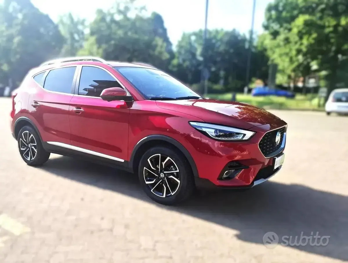 Usata MG ZS Luxury 106 CV (77 kW) 2023 Rosso SUV