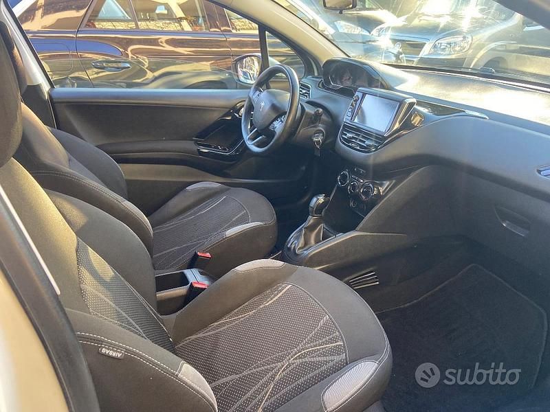 Usata Peugeot 208 Allure 82 CV (60 kW) 2012 Bianco Utilitaria
