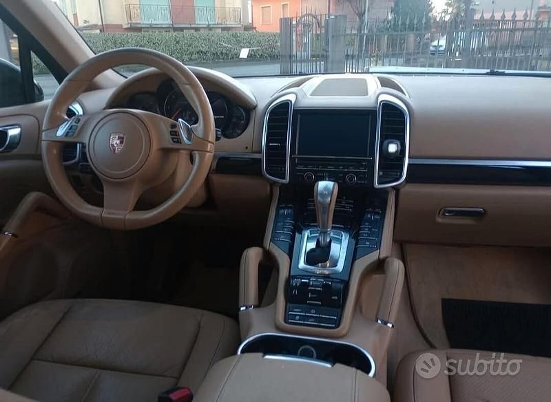 Usata Porsche Cayenne 245 CV (180 kW) 2012 Nero SUV