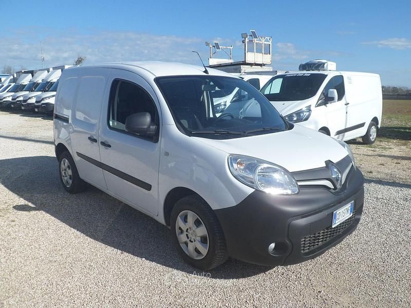 Usata Renault Kangoo 101 CV (74 kW) 2021 Bianco Monovolume