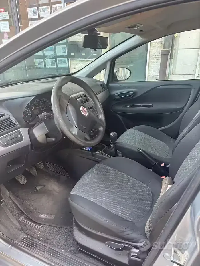 Usata Fiat Grande Punto 65 CV (47 kW) 2012 Grigio Utilitaria