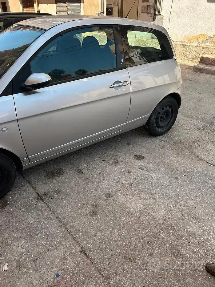 Usata Lancia Ypsilon 60 CV (44 kW) 2010 Bluazzurro Utilitaria
