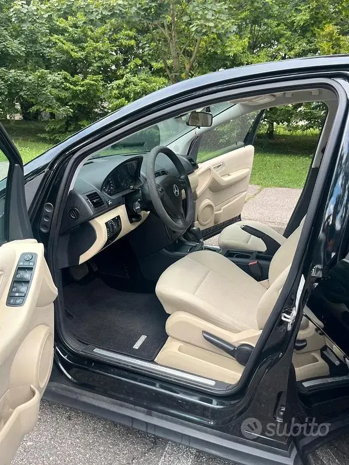 Usata Mercedes A160 Avantgarde 95 CV (69 kW) 2012 Nero Utilitaria