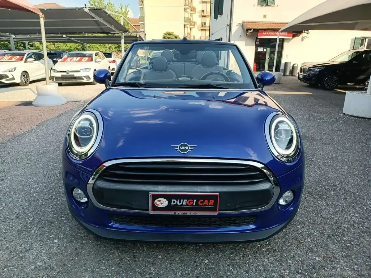 Usata Mini Cooper Hype 102 CV (75 kW) 2018 Blu/azzurro Utilitaria