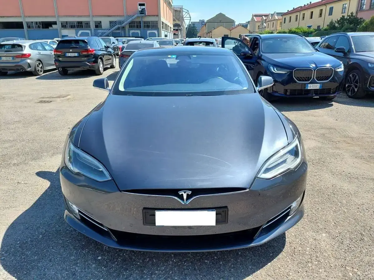 Usata Tesla Model S 135 kW (184 CV) 2018 Grigio scuro metallizzato Utilitaria