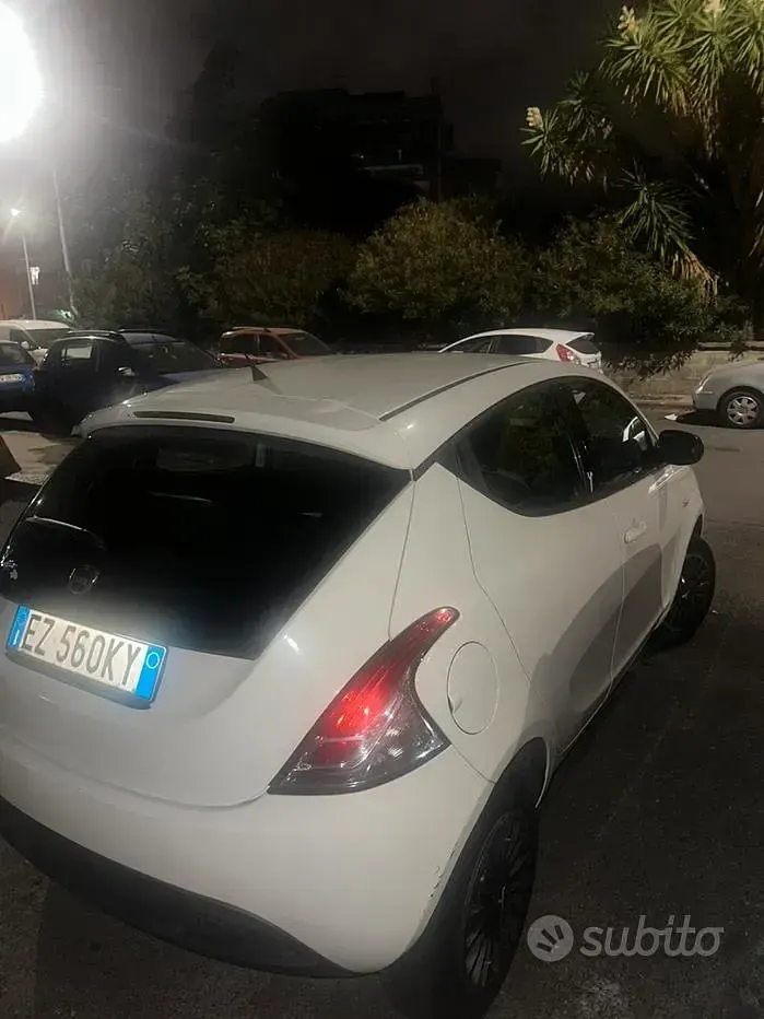 Usata Lancia Ypsilon 85 CV (62 kW) 2015 Bianco Utilitaria