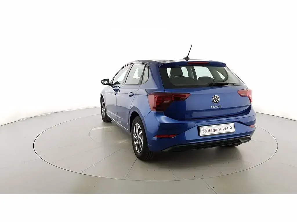 Usata VW Polo Life 95 CV (69 kW) 2023 Reef blue metallizzato Berlina