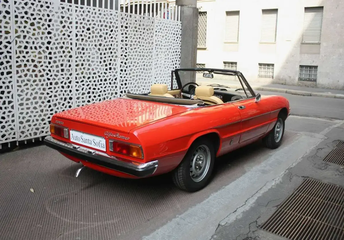 Usata Alfa Romeo Spider 128 CV (94 kW) 1984 Rosso Cabrio
