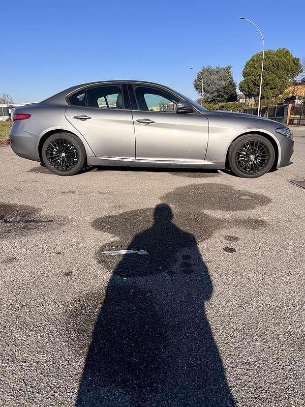 Usata Alfa Romeo Giulia Sprint 160 CV (117 kW) 2020 Grigio Berlina
