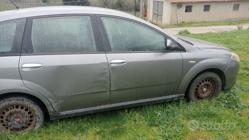 Usata Fiat Croma 120 CV (88 kW) 2010 Grigio Station wagon