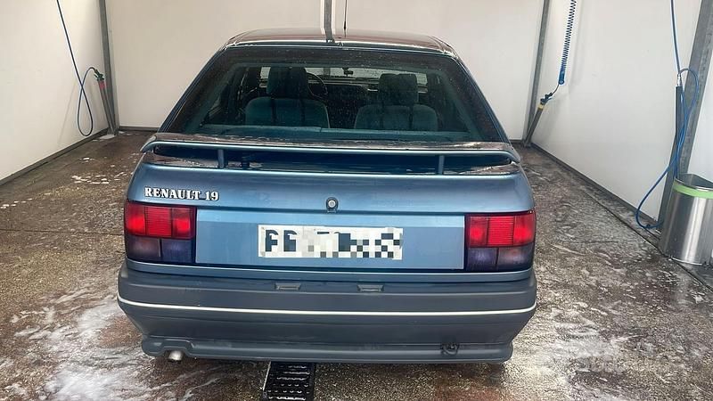 Usado Renault 19 77 CV (56 kW) 1989 Coupe