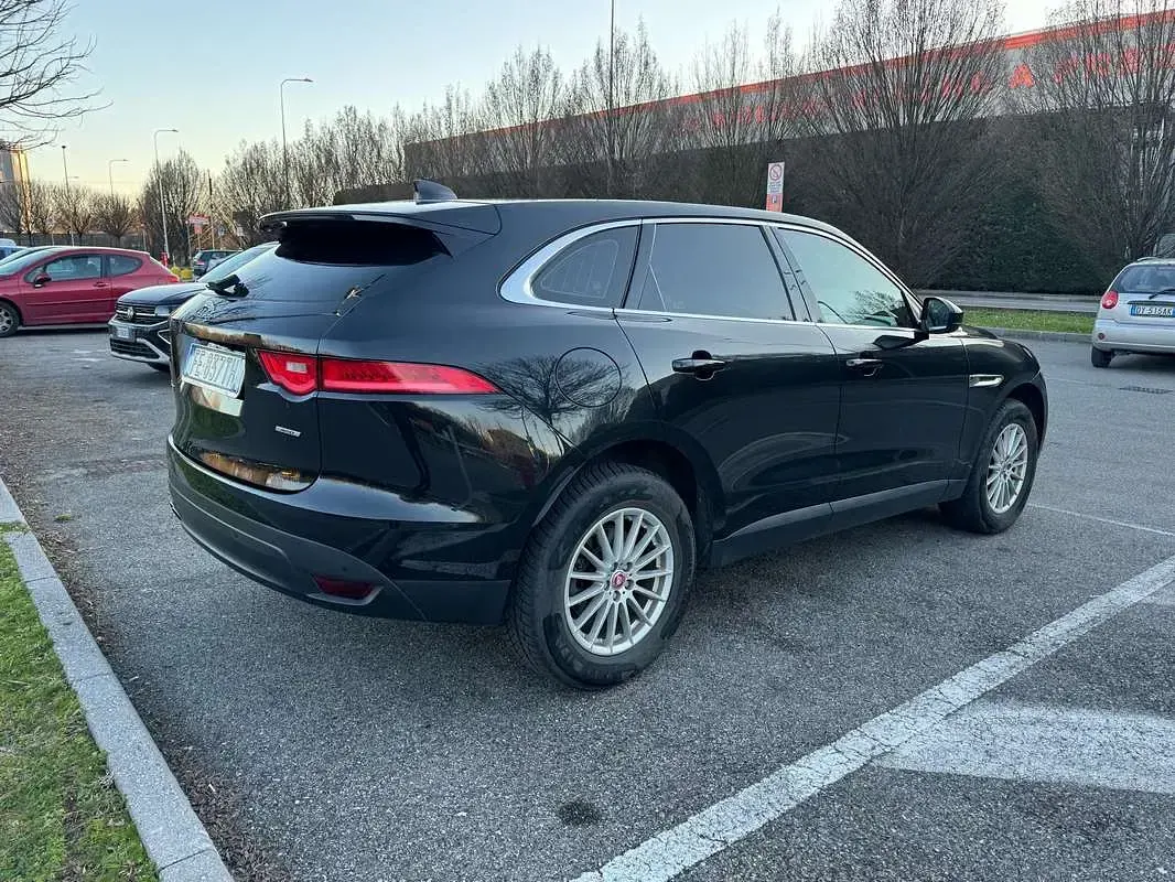 Usata Jaguar F-Pace Portfolio 180 CV (132 kW) 2016 Nero SUV